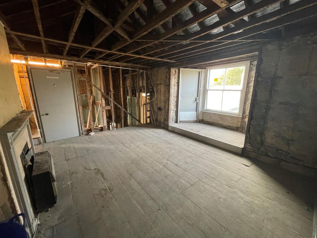 Lot: 101 - PERIOD PROPERTY WITH PLANNING FOR SEVEN FLATS - Room with access to roof